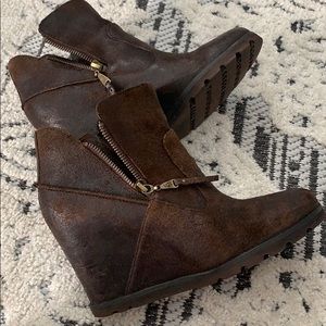 UGG 1008715 Brown Suede Wedge Ankle Boots Sz9